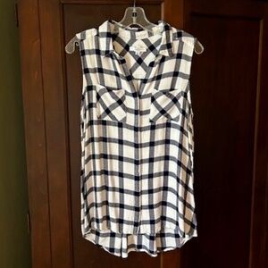 Women's sleeveless collared tunic top